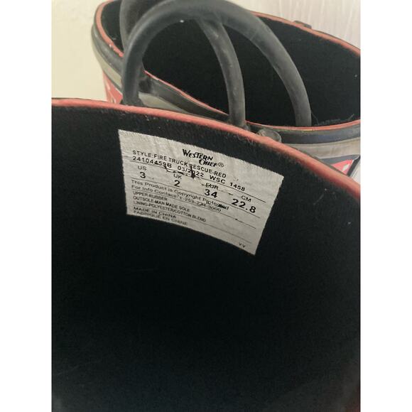 Western Chief Unisex-Child Rain Boot Fire Truck Rescue Tread Loop Size 3 - Picture 2 of 6